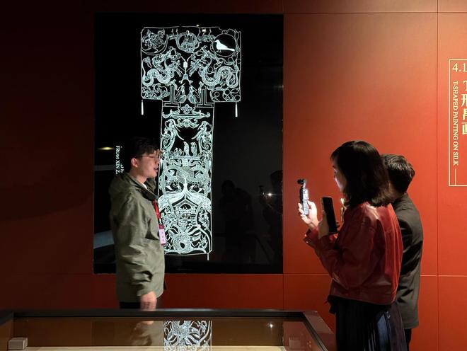 动走进湖南省博物馆博物馆游线路圆满收官!新葡京娱乐场app“金牌导游说文博”活(图2) 动走进湖南省博物馆博物馆游线路圆满收官!新葡京娱乐场app“金牌导游说文博”活(图2)