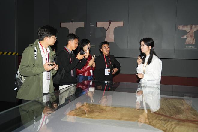 动走进湖南省博物馆博物馆游线路圆满收官!新葡京娱乐场app“金牌导游说文博”活(图3) 动走进湖南省博物馆博物馆游线路圆满收官!新葡京娱乐场app“金牌导游说文博”活(图3)